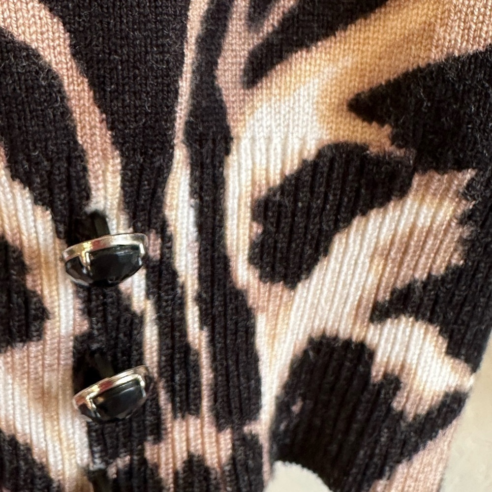 Grace Animal Print Cardigan with Black Jewel Buttons & 3/4 Length Sleeves Sz S - Picture 5 of 8